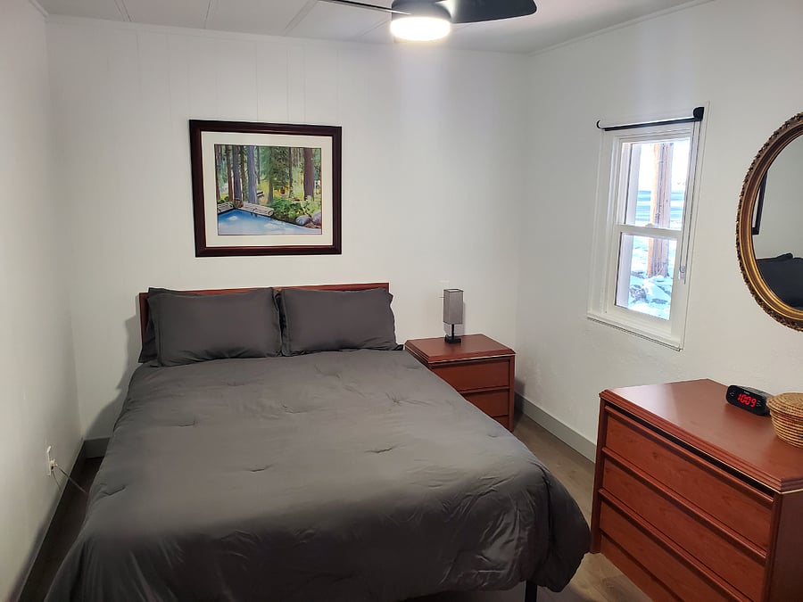 Queen size bed.