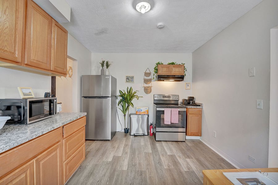 Full kitchen - 