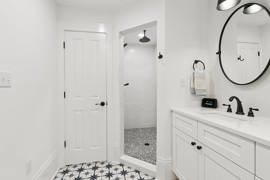 Master en-suite bathroom, toilet room, shower and separate soaking tub