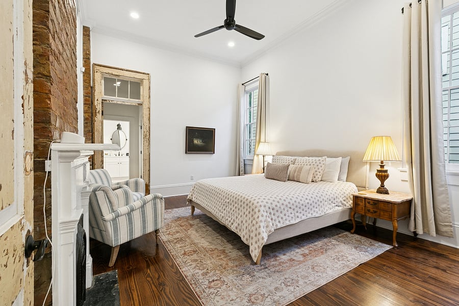 Master bedroom, king bed