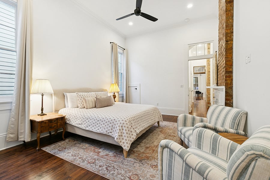 Master bedroom, king bed