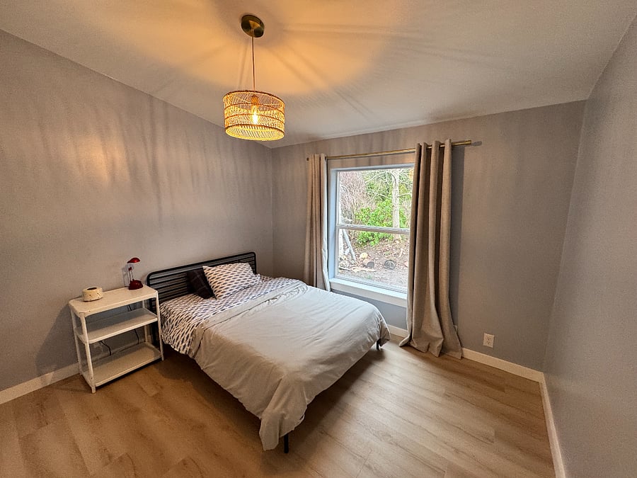 Full size bed