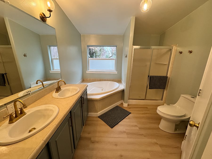 Ensuite bathroom with jacuzzi tub.