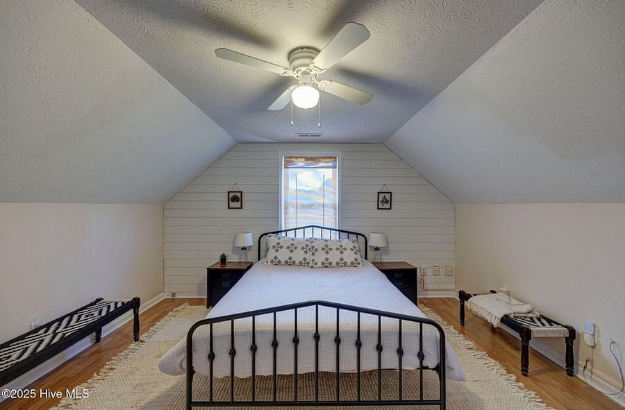 Bright and comfortable bedroom, a restful space for one or two guests to recharge