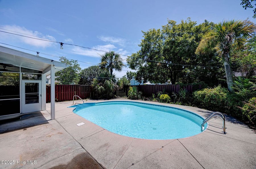 Private pool with lounge seating and a barbecue grill, ideal for relaxing, entertaining, or enjoying sunny coastal days.