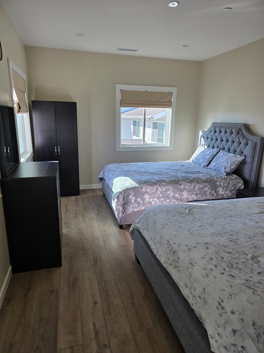 Bedroom 2 with (2) queen beds