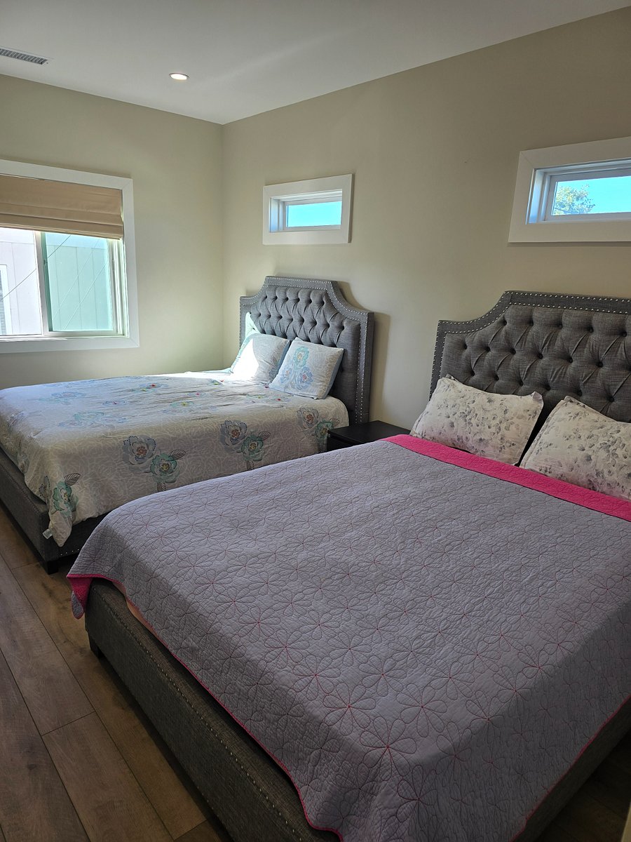 Bedroom 3 with (2) queen beds