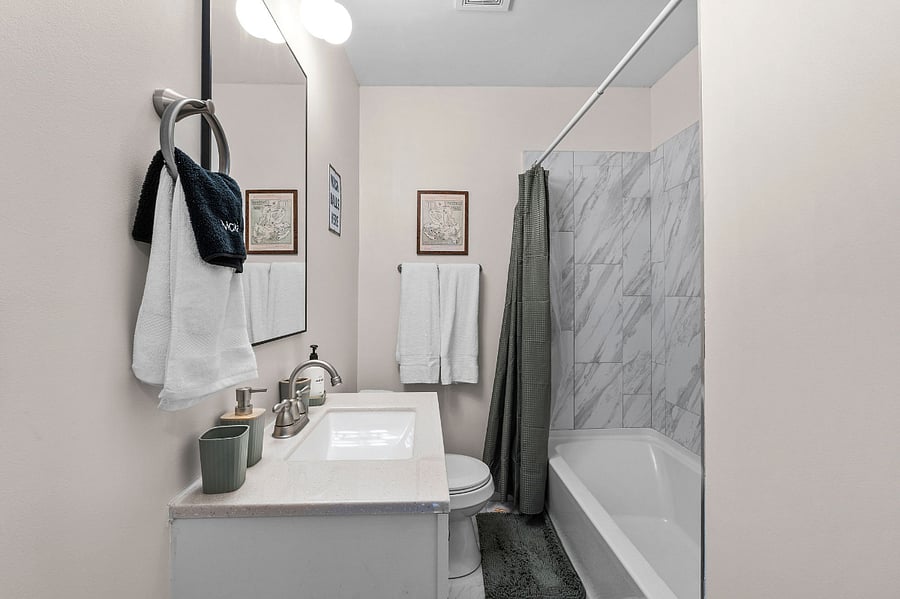 Bathroom 2 - shared