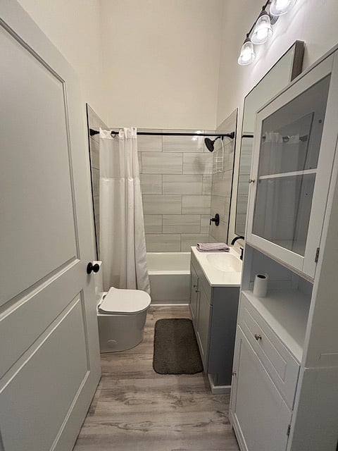 2nd floor Bathroom