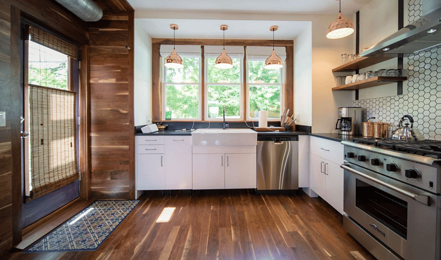 Modern kitchen - fully stocked!