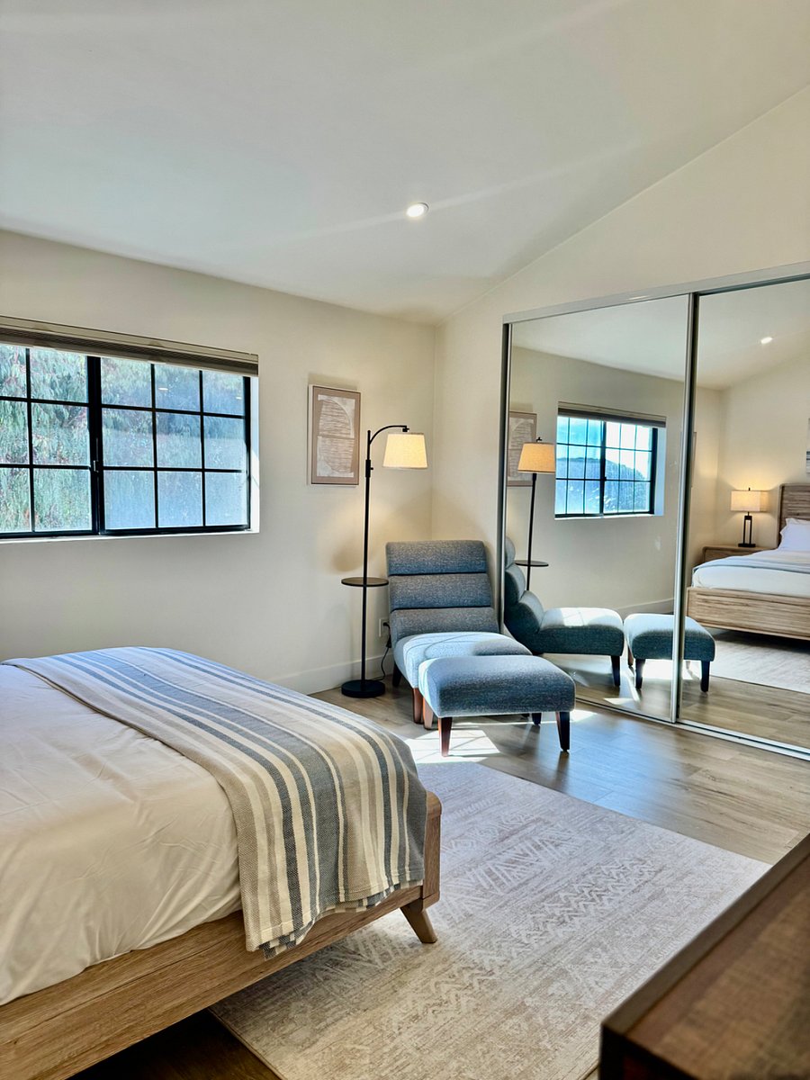 Sitting area in main bedroom