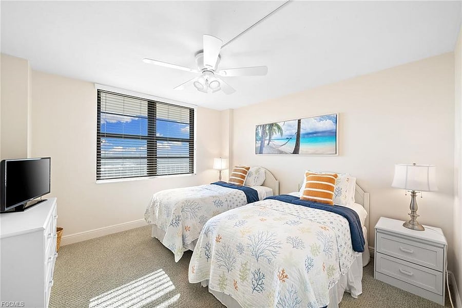 Guest bedroom with two twin beds