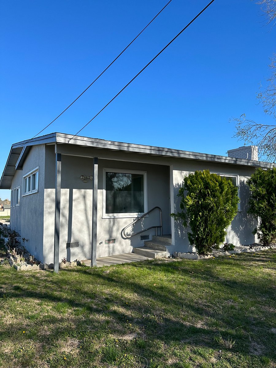 Private single-story Lancaster home with easy entrance