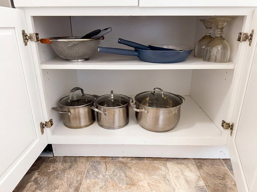 Cookware provided for long stays and home cooking