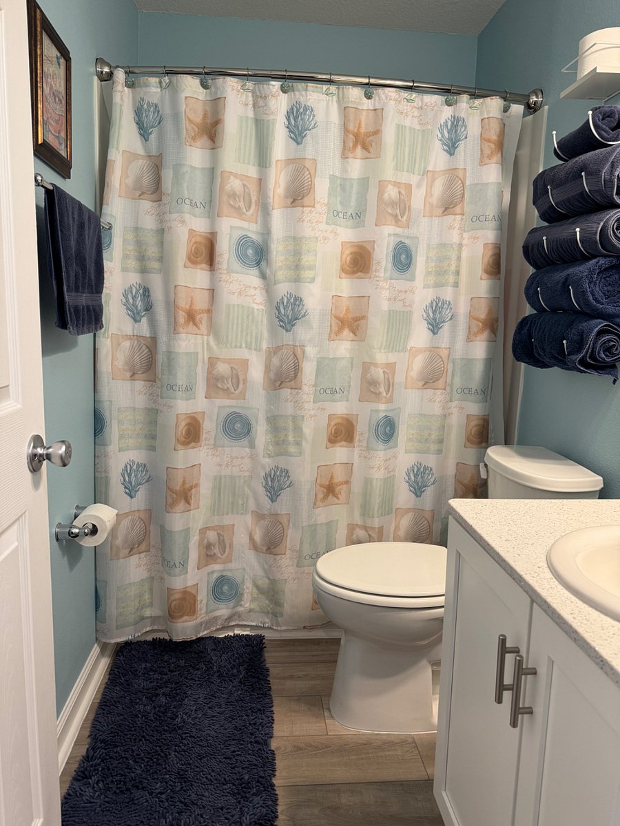 Second Bathroom in hallway