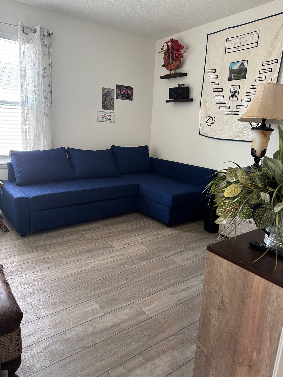 Small Bedroom/Office
