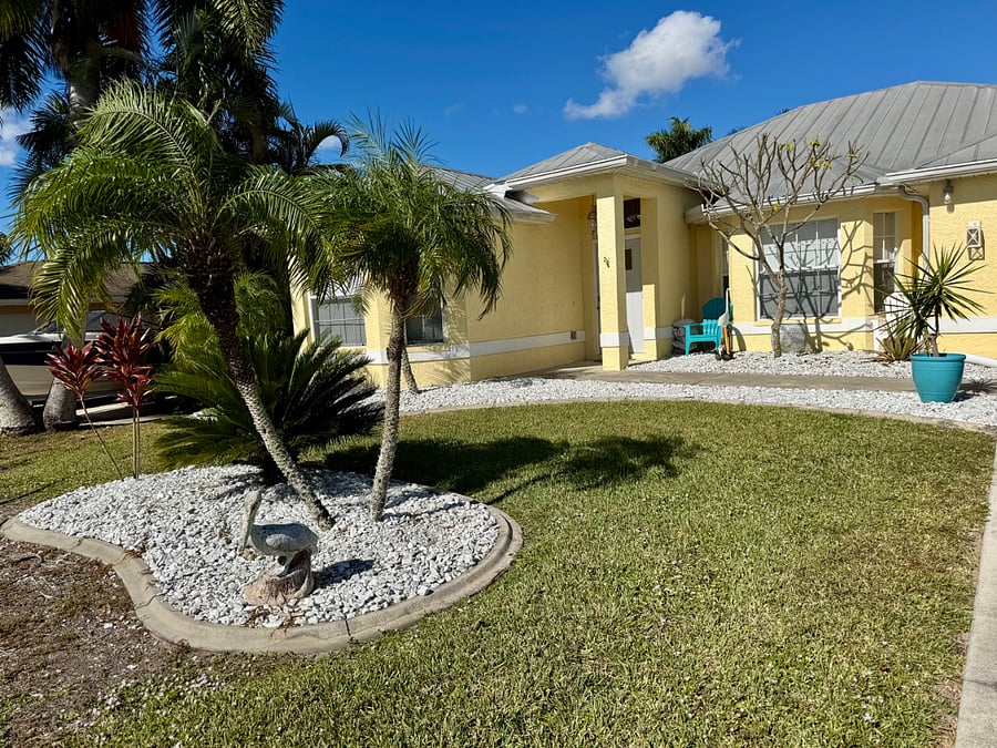 Front yard & entrance