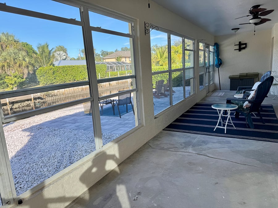 Closed open air lanai