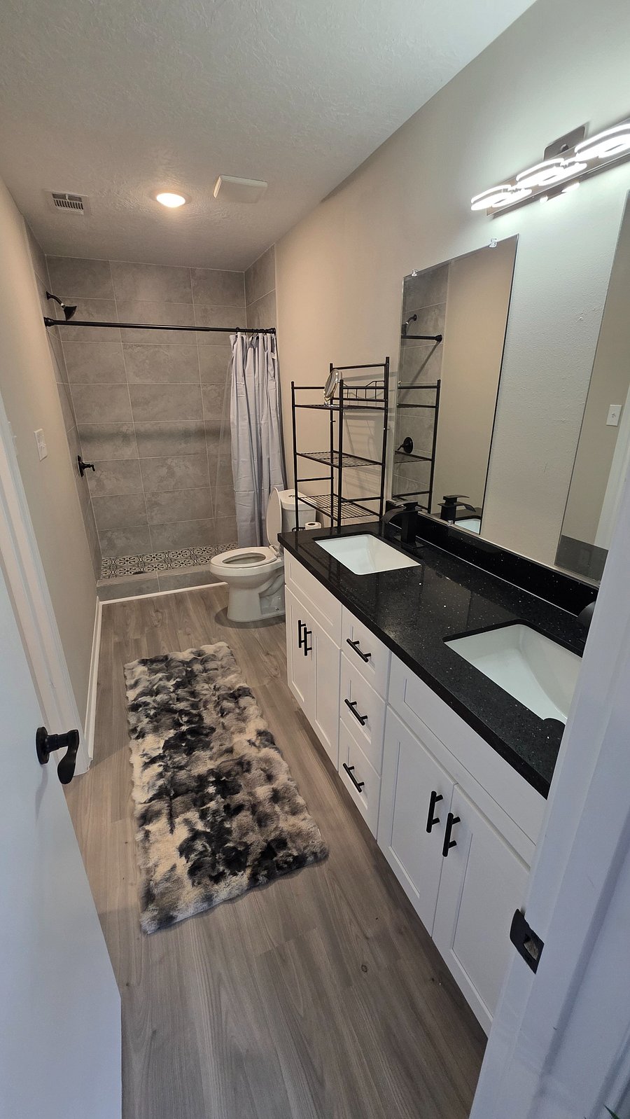 2nd floor master restroom