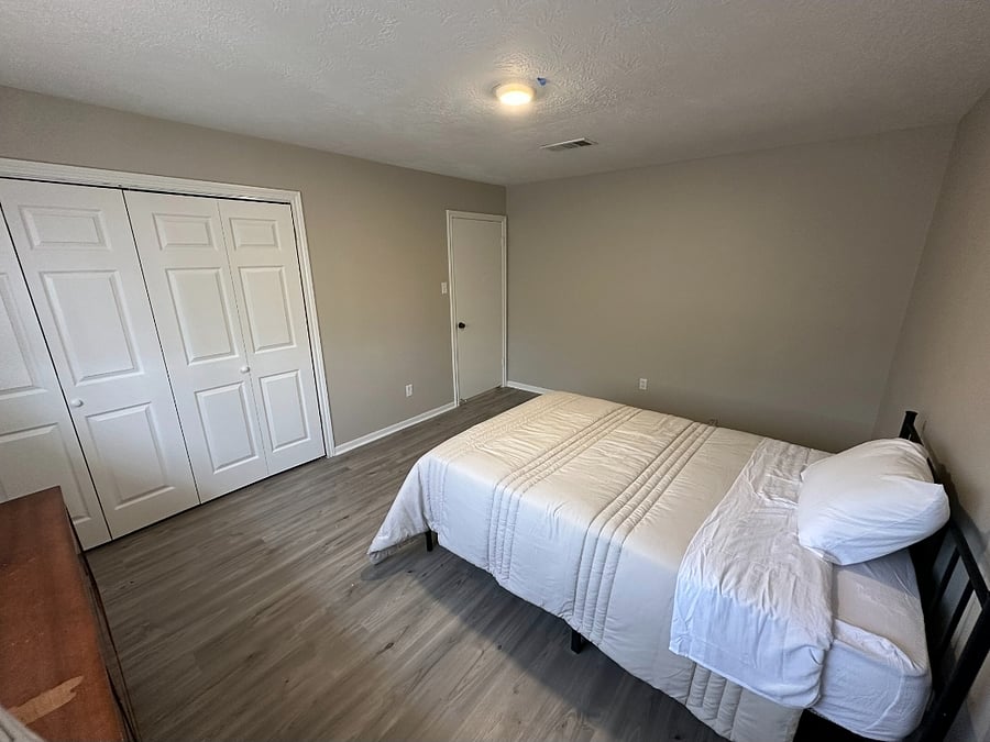 Upstairs room 1 full size bet