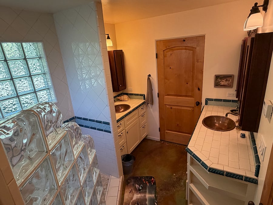 Main Bathroom with Shower