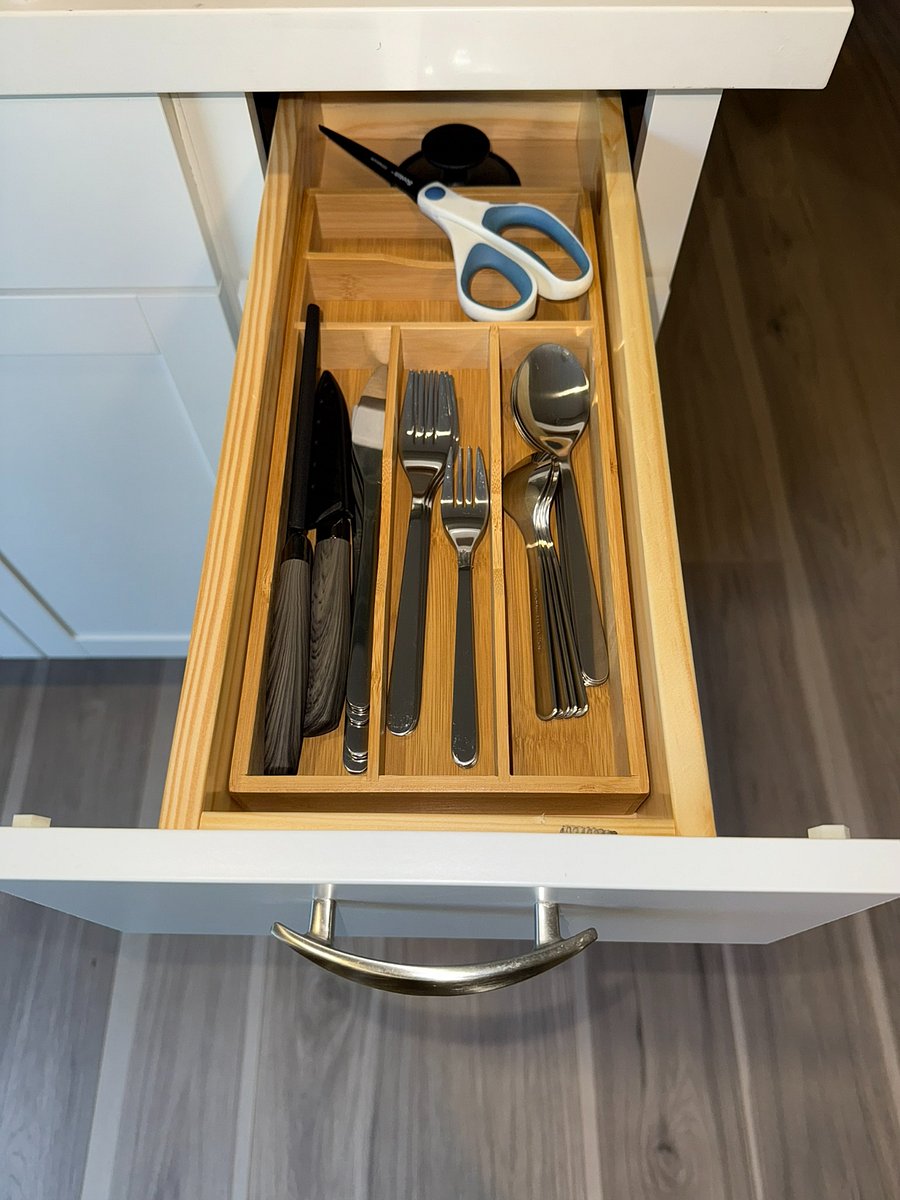 Silverware for 4 plus sharp knives