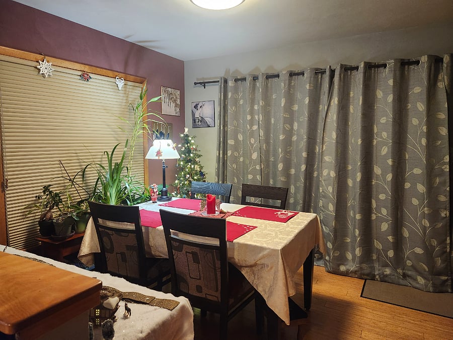 Shared dining room