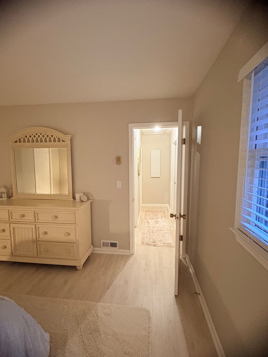 Queen bedroom into hallway