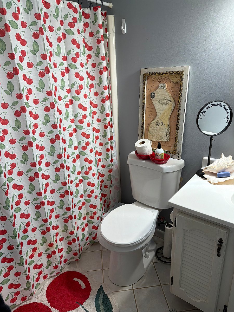 Full bathroom on second floor