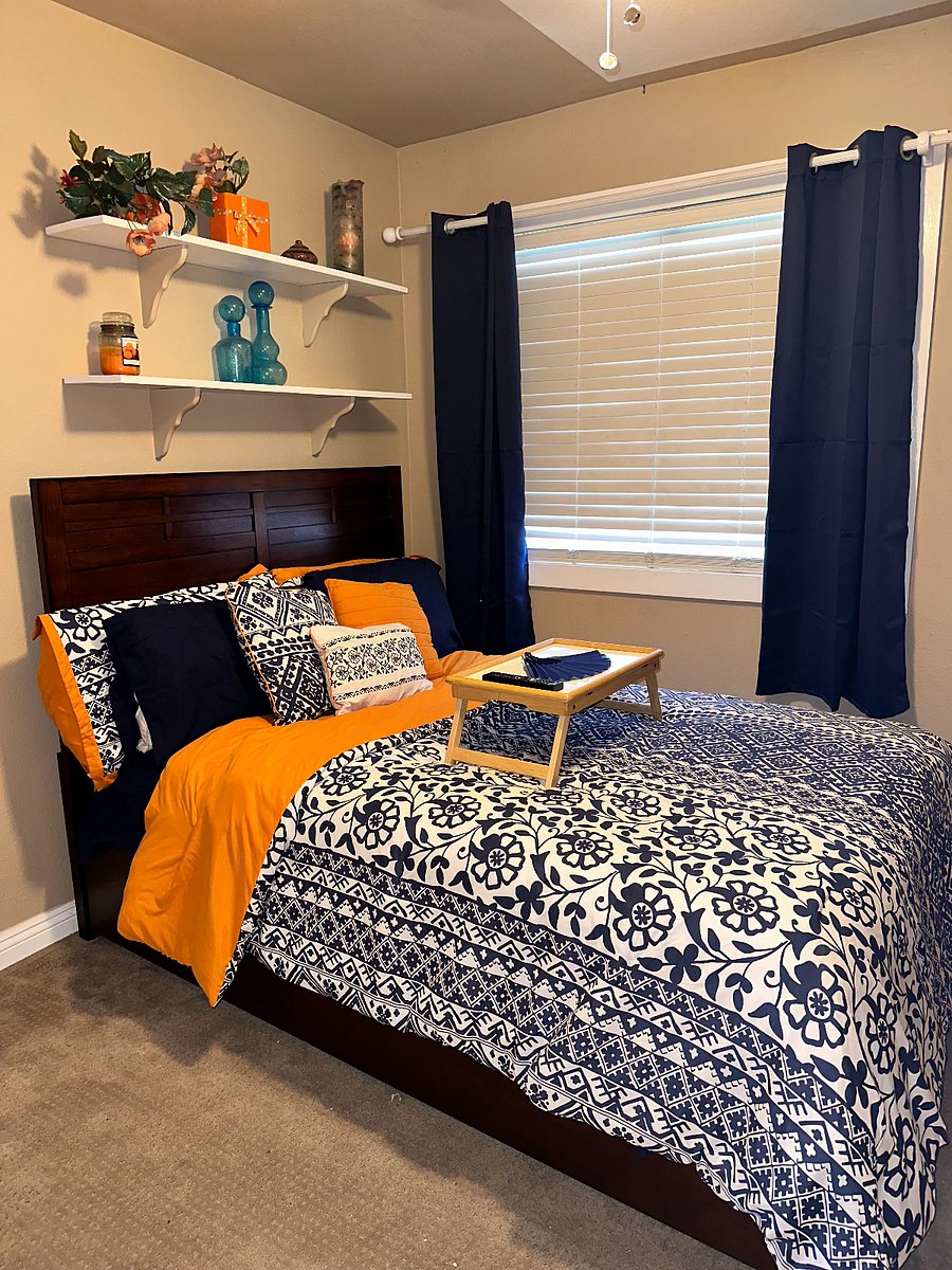 Bedroom 2 Full bed