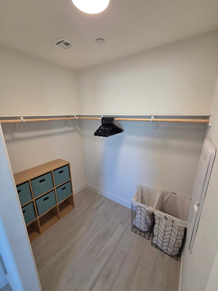 Queen Bedroom Closet - Downstairs