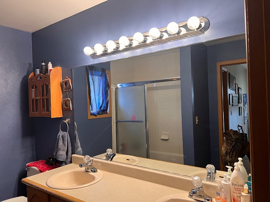 Shared double sink bathroom