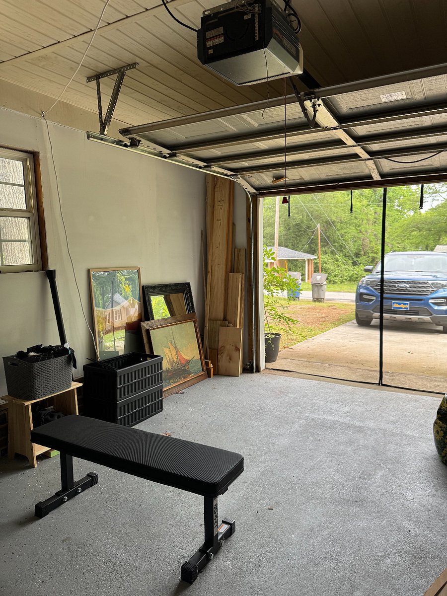 One car garage with full screen