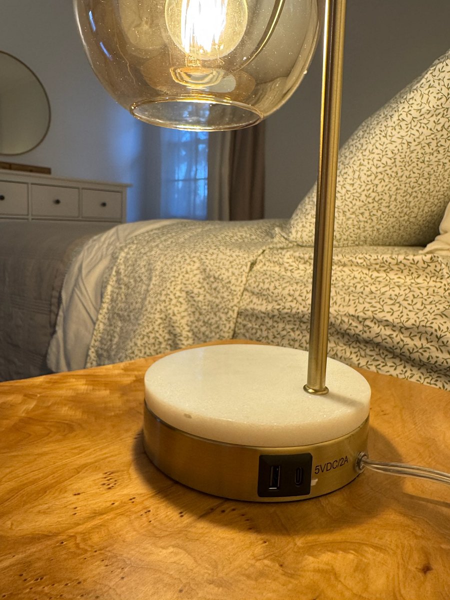 Master Bedroom - lamps with USB and USBC ports for charging devices