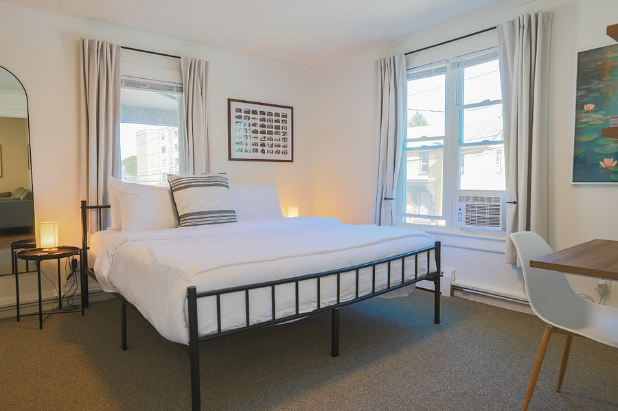 King size bed 1