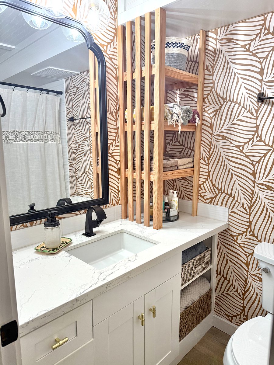Full Bathroom 1