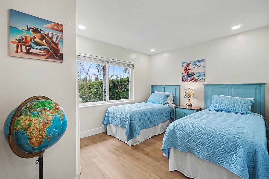 Super cute and cozy room!