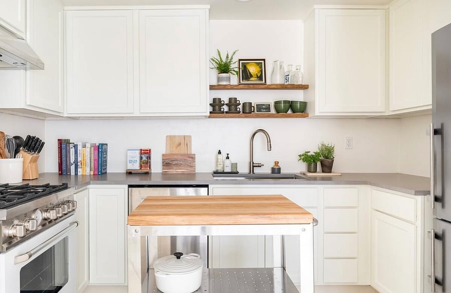 A cooks kitchen: Bertazzoni range, new Bosch D/W and Liebherr refrigerator. Macanese coffeemaker, Le Creuset.