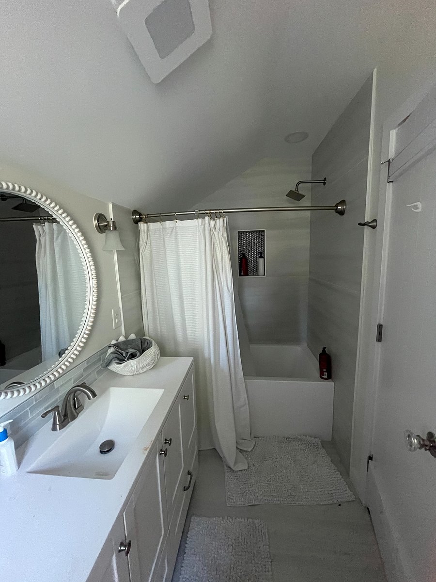 Upstairs Bathroom #2