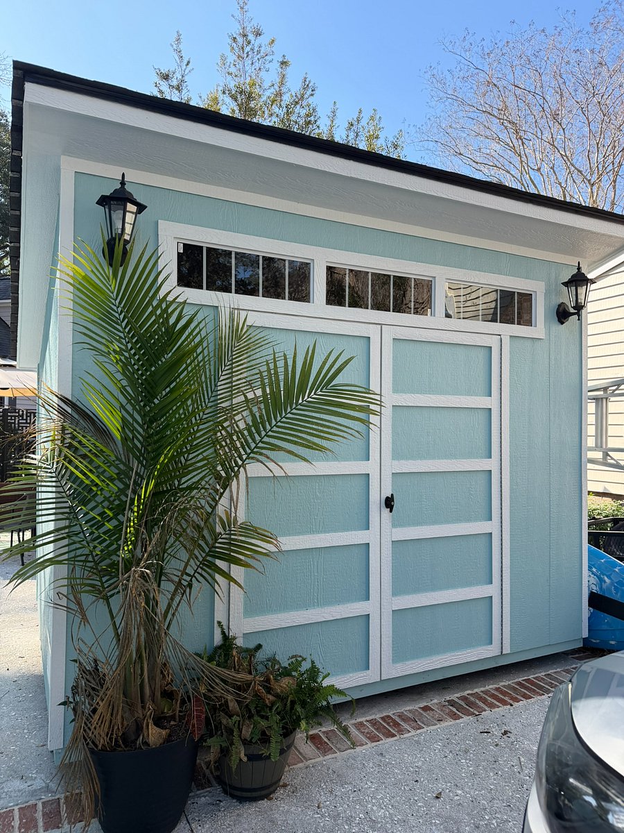 Outdoor storage with bikes,kayak, etc..