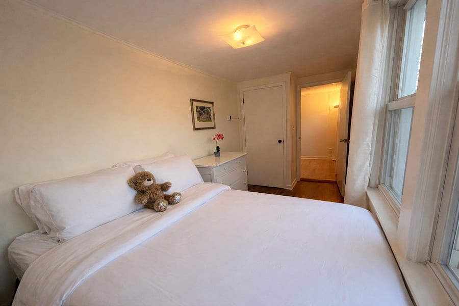 Guest Bedroom 2 - View 2