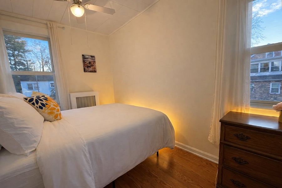 Guest Bedroom 1 - View 1