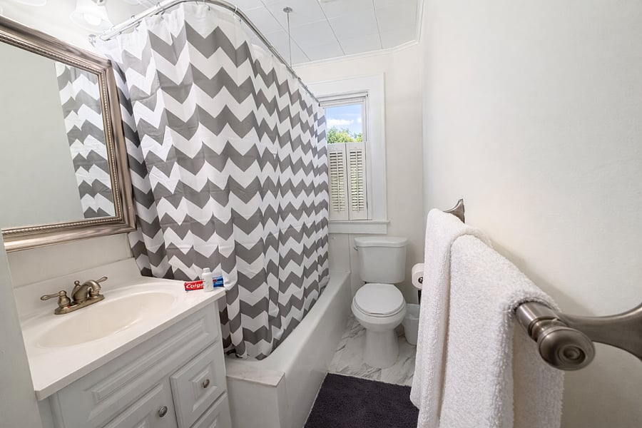 Bathroom with Tub/Shower