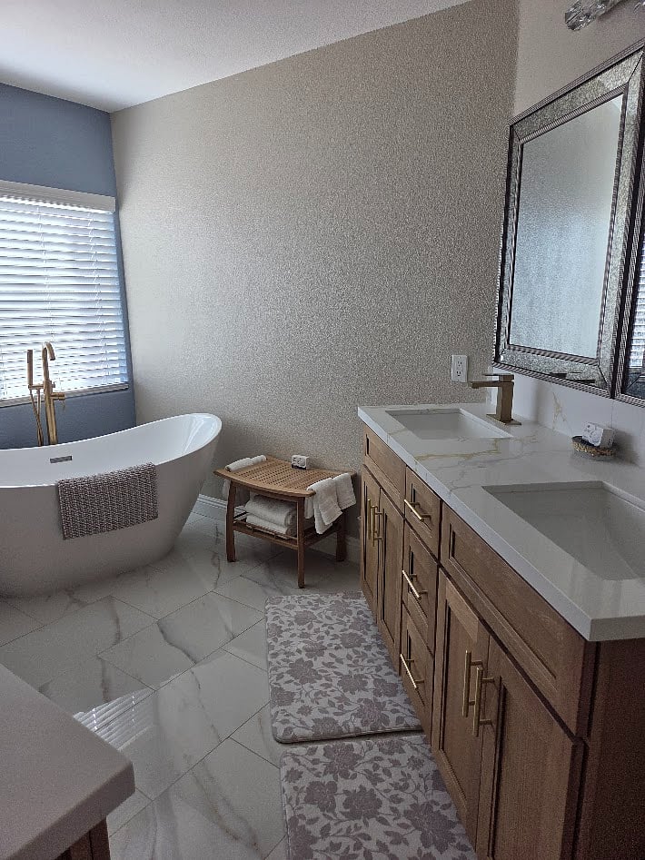 Master Bath with Tub & Shower, 2 sinks