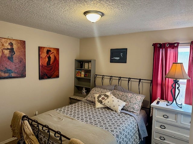 Flamenco themed 2nd bedroom