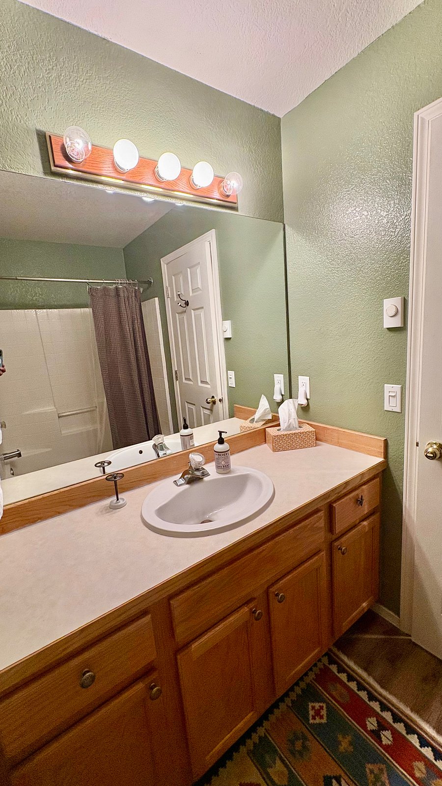 full bathroom sink upstairs