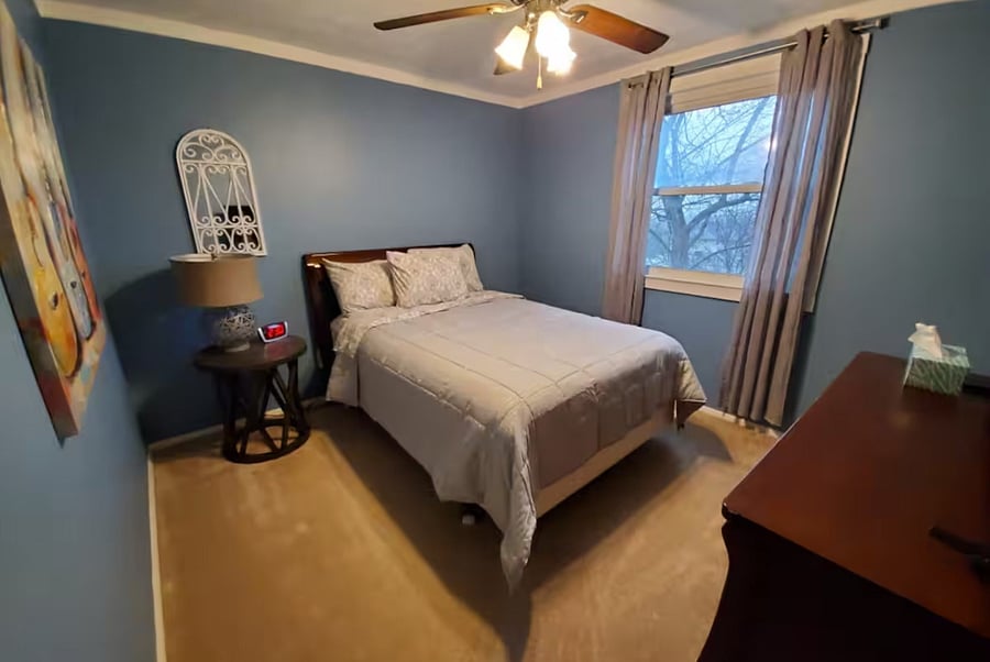 Second bedroom with comfortable furnishings