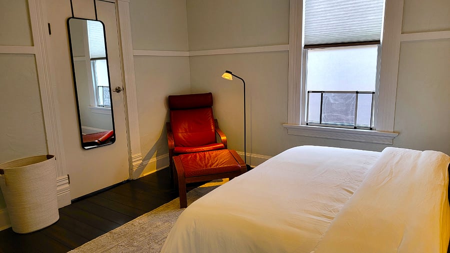 2nd Bedroom with access to Bathroom and walk-in closet