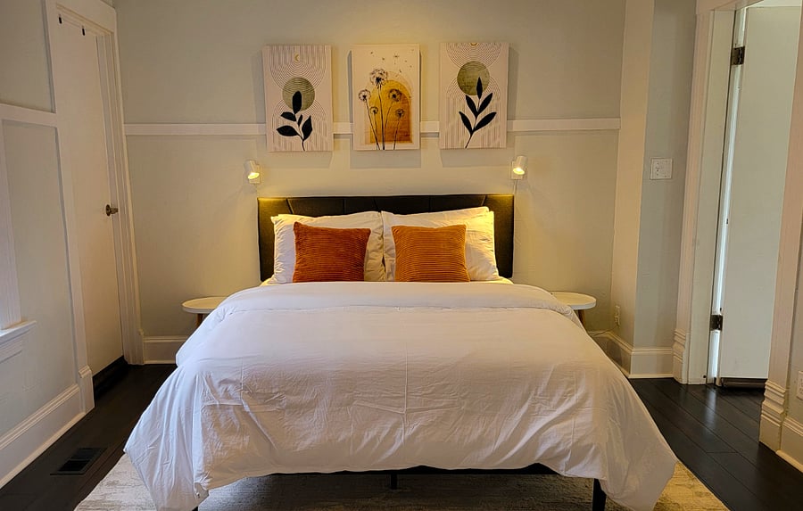 2nd Bedroom with access to Bathroom and walk-in closet
