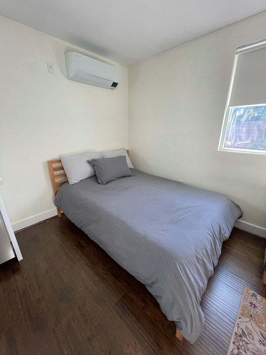 Queen bed w/ linens, comforter, pillows.